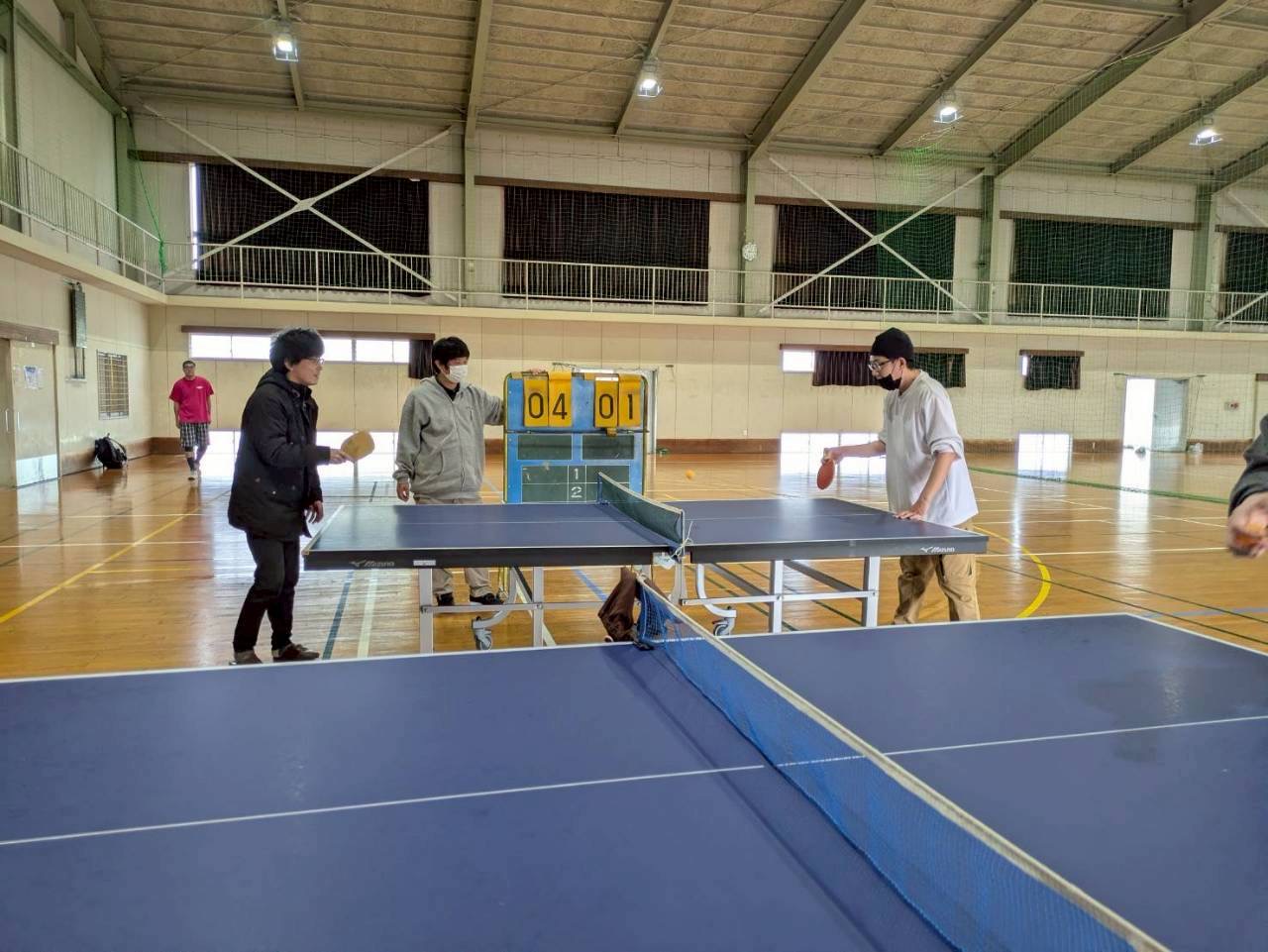 体育館でミニバレー・卓球